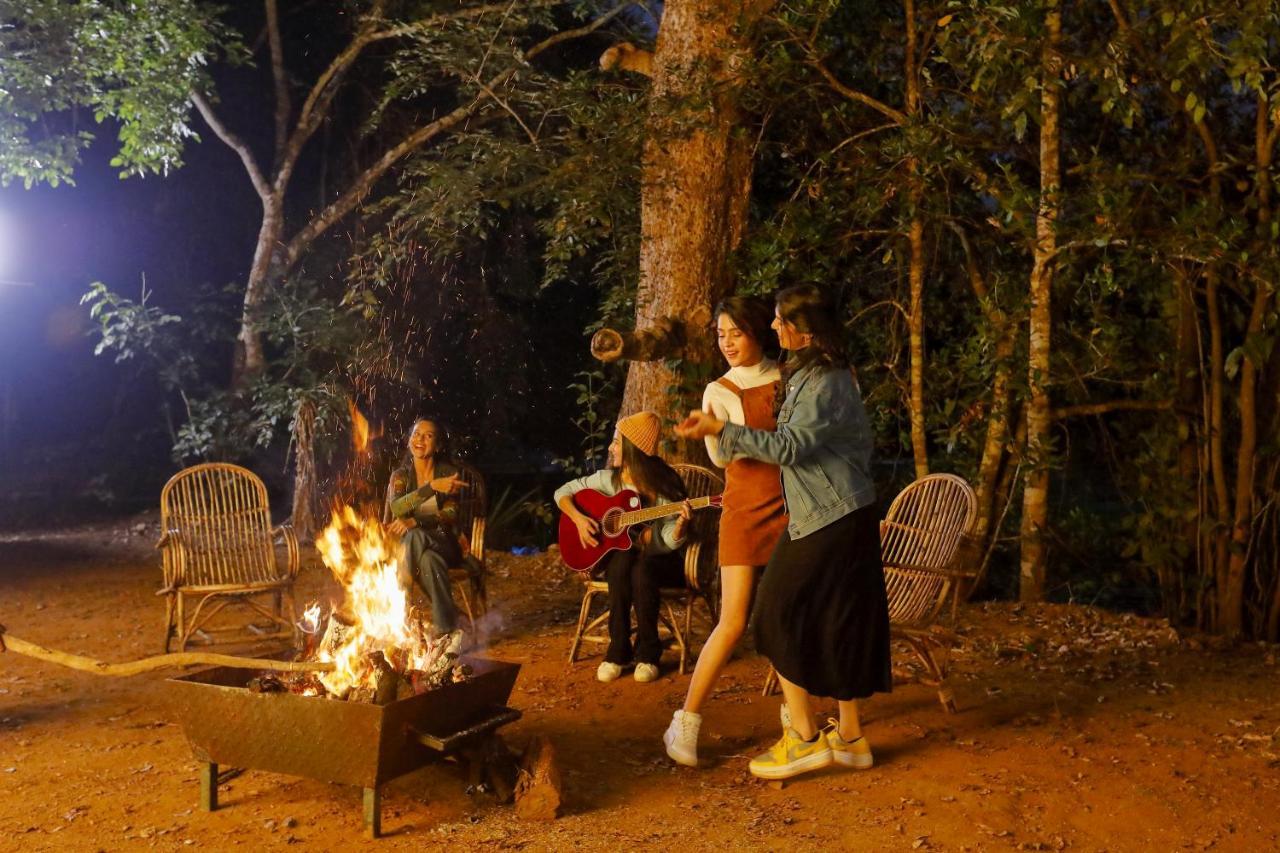 Whistling Woodzs Resort Дандели Экстерьер фото